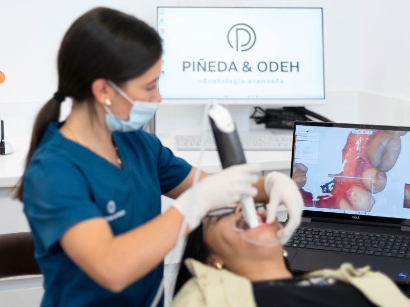 tecnologia-clinica-dental-alcobendas-escaner-intraoral-estetica-dental